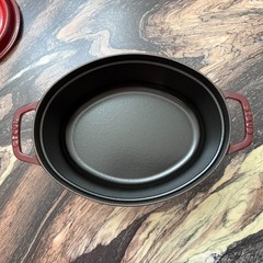 Staub #29 Cast Iron Oval Dutch Oven Made in France, Cerice Red 4.2 L (~4.4 Qts)