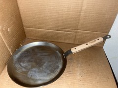 de Buyer Mineral B Element Carbon Steel Crepe Pan 9.5” France Wooden Handle