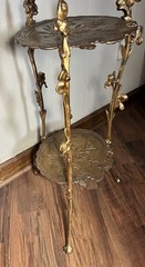 Antique SOLID BRASS 2 Tier Curio Stand, Accent Table, Plant Stand w 3FLOWER LEGS