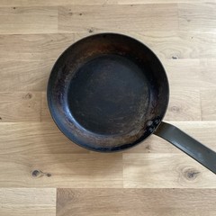 de Buyer Mineral B Classic Carbon Steel Omelette Pan 9.5” Seasoned Nonstick