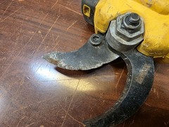 *READ* Dewalt DCPR320 20V MAX Cordless Li-Ion Battery Powered Pruner FOR PARTS