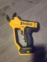 DeWalt DCPR320B 20V MAX Li-Ion 1-1/2″ Pruner (Tool Only)