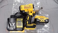 DEWALT XR DCF900P1 20V MAX 1/2″ Impact Wrench Kit 1400 ft-lbs 5Ah & charger