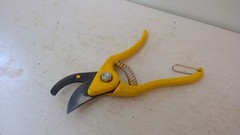 Vintage Hand Pruner Pruning Garden Shears 8” Steel Parrot Beak Yellow