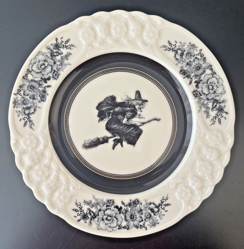 Williams-Sonoma SPOOKY SOIREE 8.75″ Salad Plate WITCH Scalloped Edge (Have 16)