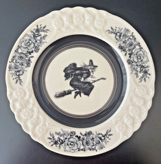 Williams-Sonoma SPOOKY SOIREE 8.75″ Salad Plate WITCH Scalloped Edge (Have 16)