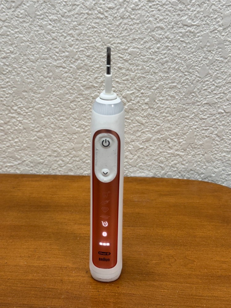 Oral-B Electric Toothbrush BRAUN Type 3765 , Works, Sticky body