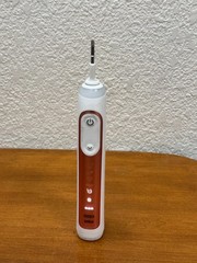 Oral-B Electric Toothbrush BRAUN Type 3765 , Works, Sticky body