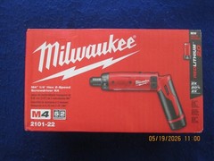 Milwaukee 2101-22 M4 1/4″ Hexagon Screwdriver Kit 2 Batteries