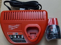 Milwaukee M12 CP2.0 12V 2.0Ah Battery (48-11-2420) & Charger Kit (48-59-2401)