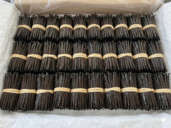 Fresh Organic Vanilla Beans Grade A 5′- 8′ – Bulk Vanilla Pods and Vanilla Cuts.