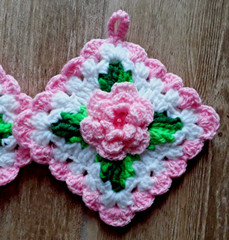 New Handmade Crocheted Set 2 Irish Rose Potholders Frosted Pink White Green Bead