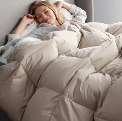 [FLASH SALE] The Company Store LaCrosse Premium Down Light Warmth Comforter