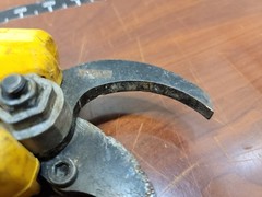 *READ* Dewalt DCPR320 20V MAX Cordless Li-Ion Battery Powered Pruner FOR PARTS