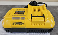 NEW DEWALT DCB118 20V/60V Volt MAX Lithium-Ion FLEXVOLT Fan-Cooled Fast Charger