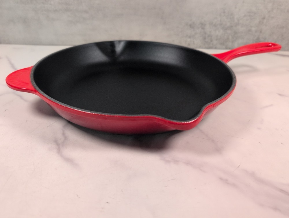 Le Crueset Red 10.25″ #26 Cast Iron Frying Pan/Skillet Double Spout 2 Handles