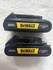 2 New Dewalt DCB201 20V Max Batteries 1.5Ah Lithium Ion Li-Ion Genuine DCB201-2