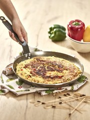 De Buyer 5611.24 Mineral B Round Carbon Steel Omelette Pan, Nonstick, 9.5″