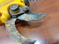 *READ* Dewalt DCPR320 20V MAX Cordless Li-Ion Battery Powered Pruner FOR PARTS