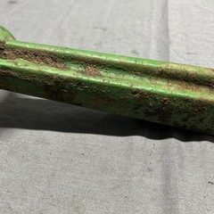 JOHN DEERE 112 GARDEN TRACTOR FRONT AXLE AM30370