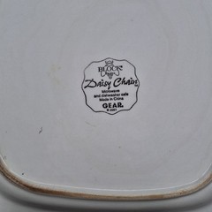 8 Vtg Daisy Chain Block 2001 Dinner Plates Lt. Blue White Yellow Daises 10.5″