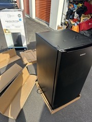 Mainstays 3.3 cu ft Single Door Mini Fridge Black M8004