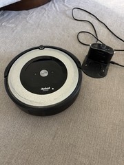 iRobot Roomba E5 vacuum And Charging Station-tested And Working