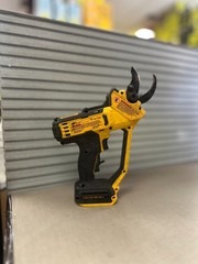 DEWALT 20V MAX Cordless Battery Powered Pruner (Tool Only)