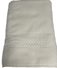 One Frette Bath Towel Checkerboard Cream 28 in x 58 in 100% Cotton New Turkey