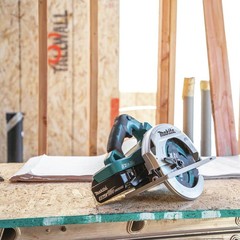 Makita 18V X2 LXT 7-1/4″ Circular Saw Kit (5 Ah) XSH06PT-R Certified Refurbished