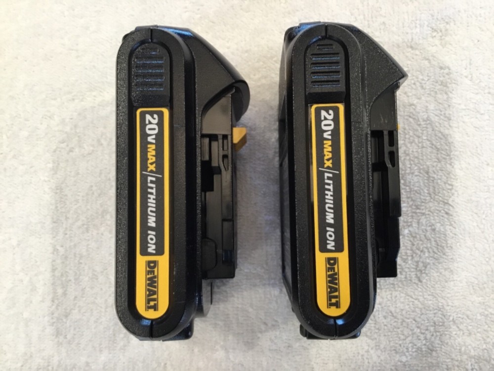 2 New Dewalt DCB201 20V Max Batteries 1.5Ah Lithium Ion Li-Ion Genuine DCB201-2