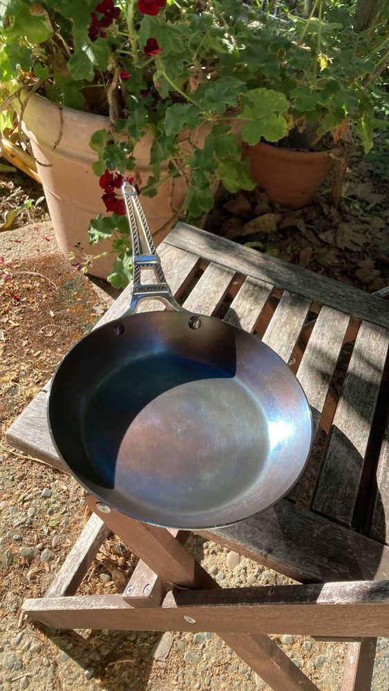 De BUYER Mineral B 9.5 Inch Carbon Steel Mont Bleu Eiffel Handle French Pan