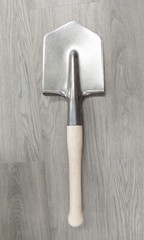 100% Titanium Lightweight Large Shovel Durable Sharp Edges Solid Wood 10″ Handle