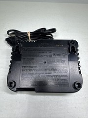 DEWALT 4 Amp Battery Charger 12V & 20V Volt MAX Li-Ion DCB1104 (OB) Tested
