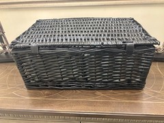 Williams-Sonoma Honeycomb Picnic Basket-READ