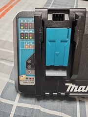 Makita DC18RD Dual Port 14.4-18V Rapid Battery Charger USB 2 BL1830 1840 1850