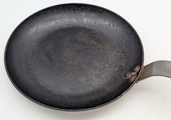 De Buyer Carbon Steel 9.5″ Frying Pan France