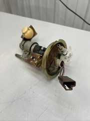 JOHN DEERE SENDING UNIT AND FUEL PUMP 445 AM117276 AM117108