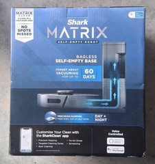 Shark Matrix Robot Vacuum Bagless Self-Empty Base Voice/Mapping GrayRV2300AE NEW