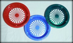 6 GREEN, RED, and BLUE PAPER PLATE HOLDERS, PICNIC, BBQ, PARTIES, & CAMPING