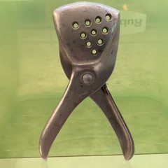 Vintage Citrus Lemon Lime Squeezer – 6.75 in. Cast Aluminum – Hand Held – NICE !