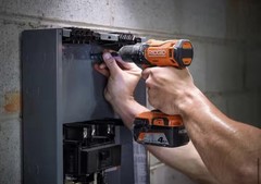 RIDGID 18V Lithium-Ion (2) 4.0 Ah Battery Starter Kit with Charger and Bag