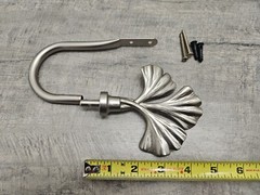 ROD DESYNE FORTUNE SINGLE CURTAIN TIE BACK GINKO LEAF NICKEL SILVER METAL NEW