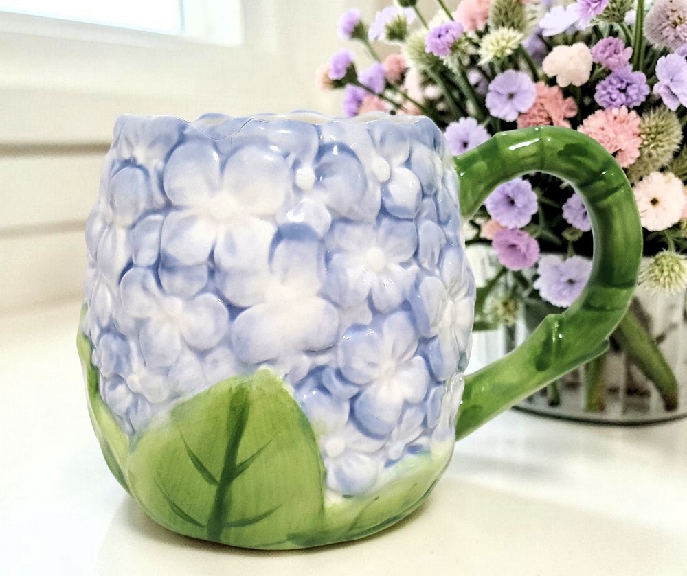 Williams Sonoma Figural Hydrangea Mug 15 OZ NEW Blue Flower Spring Easter