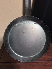 de Buyer Mineral B Classic Carbon Steel Cree Pan 9.5” It Has Some Rust Spots