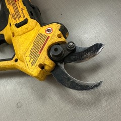 DEWALT 20V MAX Cordless Battery Powered Pruner (Tool Only)