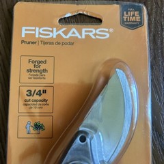 PRUNER Shears FISKARS Forged for Strength Standard Pruning 3/4” Cut Capacity NEW