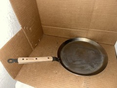 de Buyer Mineral B Element Carbon Steel Crepe Pan 9.5” France Wooden Handle