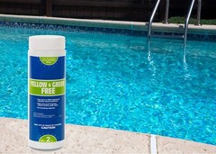 Yellow & Green to Clear Swimming Pool Algaecide Chemical Remover – 2 lb Bottle