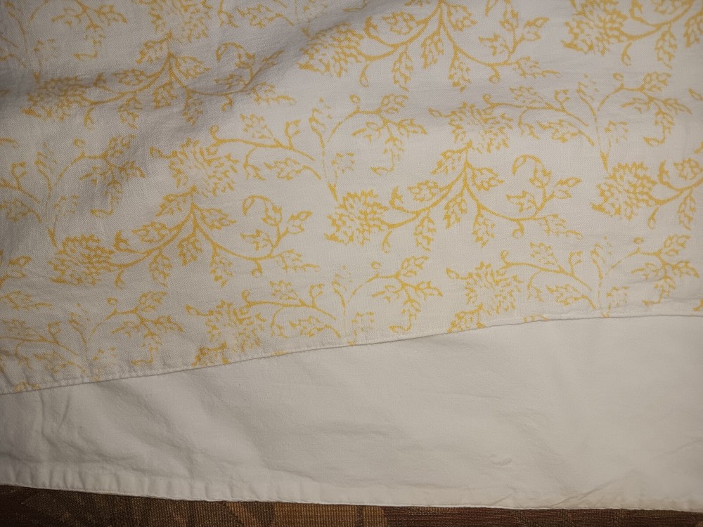 Williams Sonoma Linen/Cotton Table Runner 16”x 100″ White/Yellow Floral Scroll